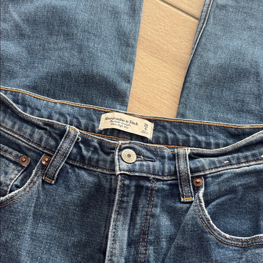 Abercrombie & Fitch The Ankle Straight Ultra High Rise Pant - Picture 5 of 6